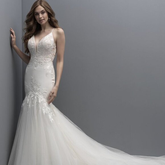 UNALTERED AND UNWORN Madison James MJ700 Wedding dress (size 6) - Picture 1 of 9